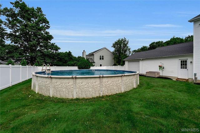 41 Creekwood Drive, Lancaster, NY 14086