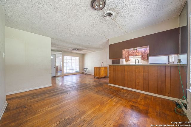 1707 Corita, San Antonio, TX 78209