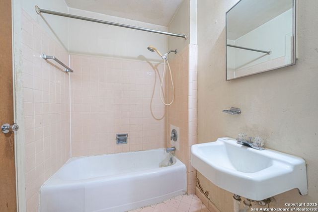 1707 Corita, San Antonio, TX 78209