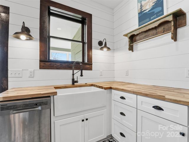 12 Sals Lane, Brevard, NC 28712