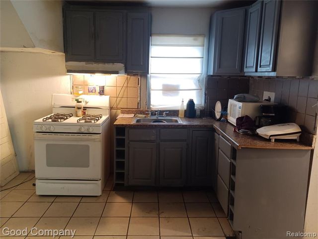 16508 Strathmoor Street, Detroit, MI 48235