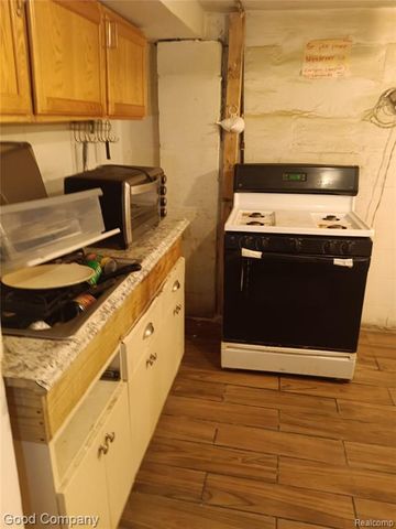 16508 Strathmoor Street, Detroit, MI 48235