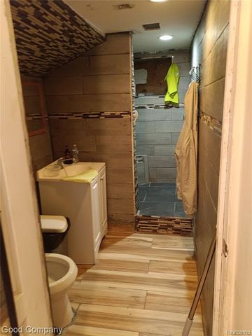 16508 Strathmoor Street, Detroit, MI 48235