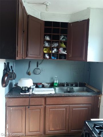 16508 Strathmoor Street, Detroit, MI 48235