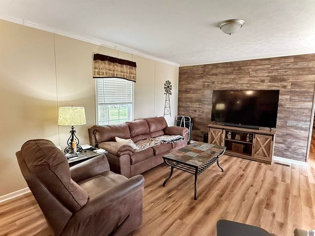 1211 Lawson Rd, Murray, KY 42071
