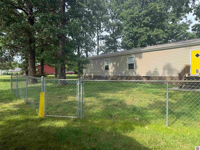 1211 Lawson Rd, Murray, KY 42071