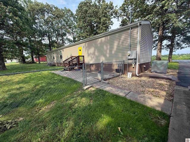 1211 Lawson Rd, Murray, KY 42071