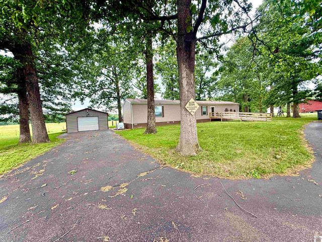 1211 Lawson Rd, Murray, KY 42071