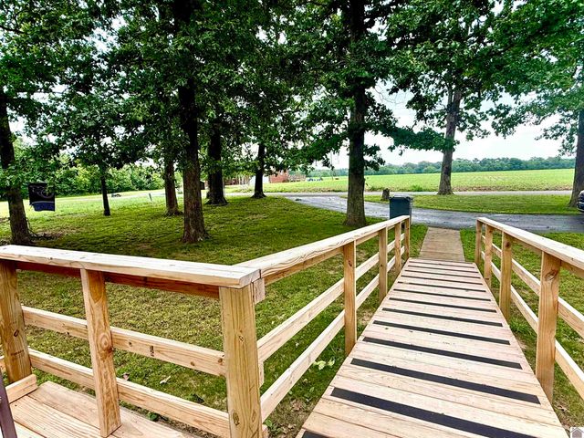 1211 Lawson Rd, Murray, KY 42071