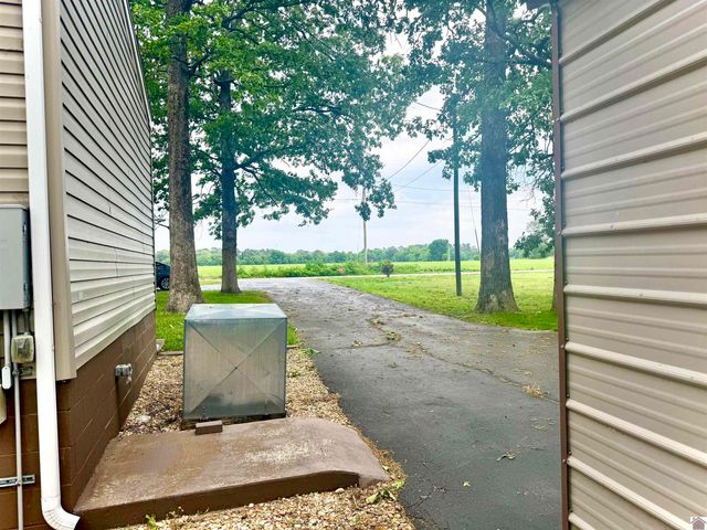 1211 Lawson Rd, Murray, KY 42071