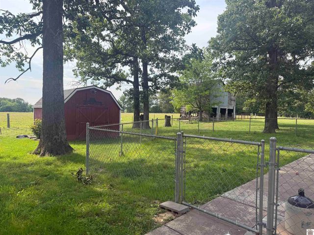 1211 Lawson Rd, Murray, KY 42071