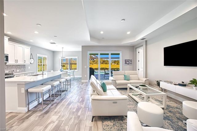 2925 Willow Ridge CT, Fort Myers, FL 33905