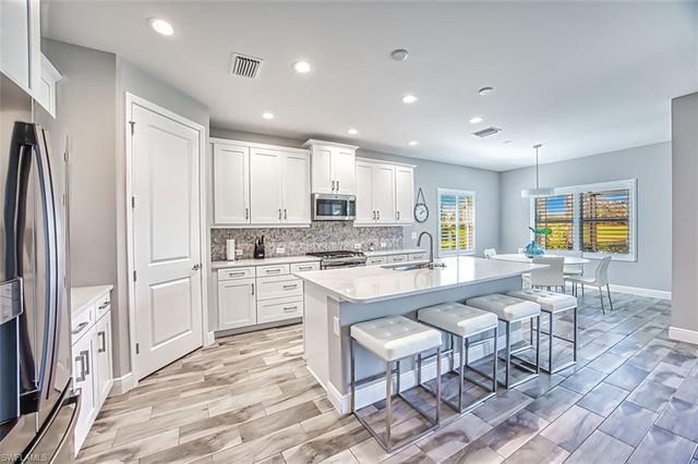 2925 Willow Ridge CT, Fort Myers, FL 33905