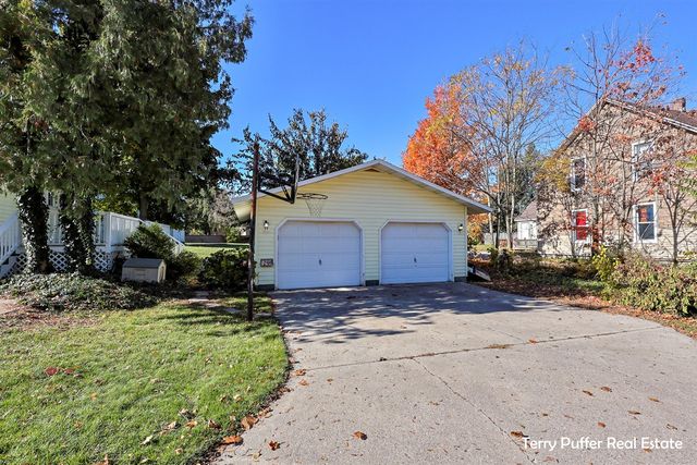 216 E Jefferson Street, Hart, MI 49420