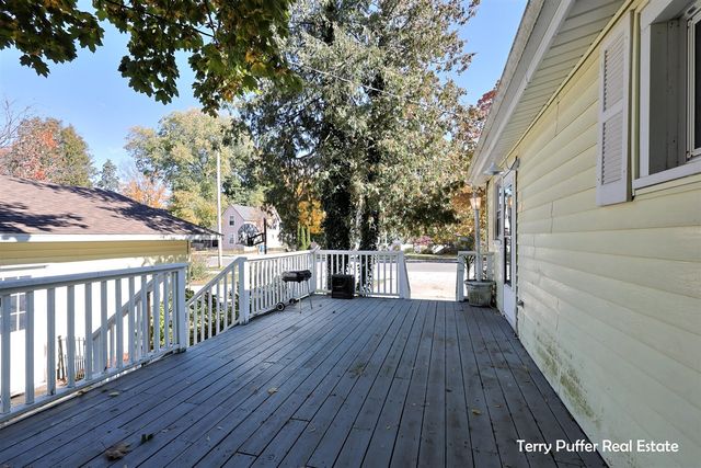 216 E Jefferson Street, Hart, MI 49420