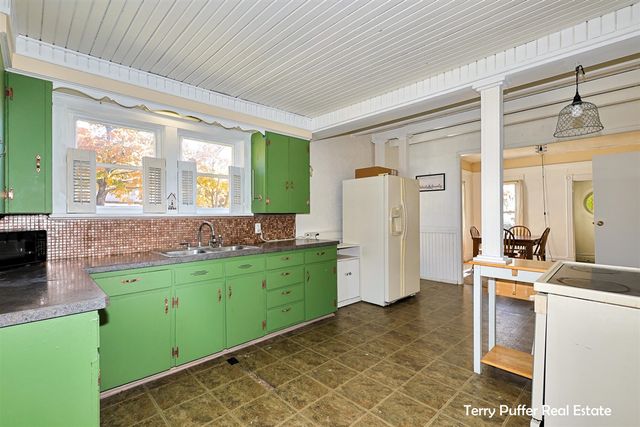 216 E Jefferson Street, Hart, MI 49420