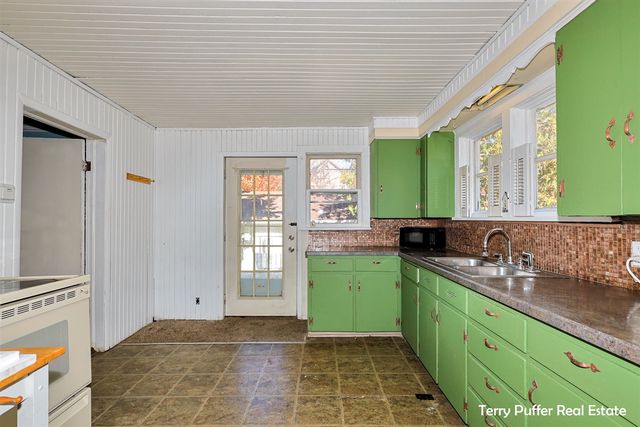 216 E Jefferson Street, Hart, MI 49420