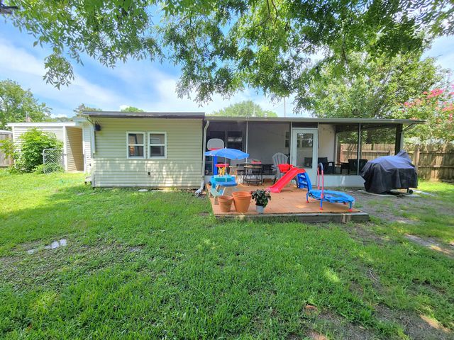 221 Destin Drive, Mary Esther, FL 32569