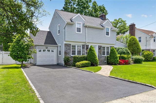 2062 E Webster Street, Merrick, NY 11566