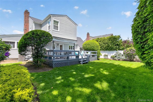 2062 E Webster Street, Merrick, NY 11566