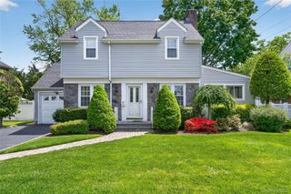 2062 E Webster Street, Merrick, NY 11566
