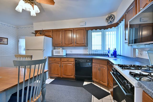 8532 N Olcott Avenue, Niles, IL 60714