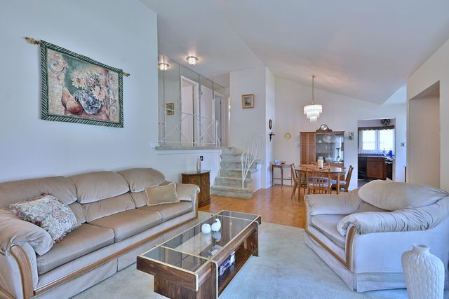 8532 N Olcott Avenue, Niles, IL 60714
