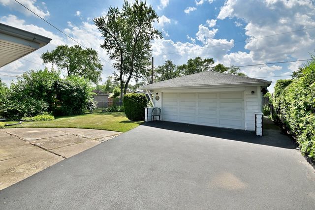 8532 N Olcott Avenue, Niles, IL 60714