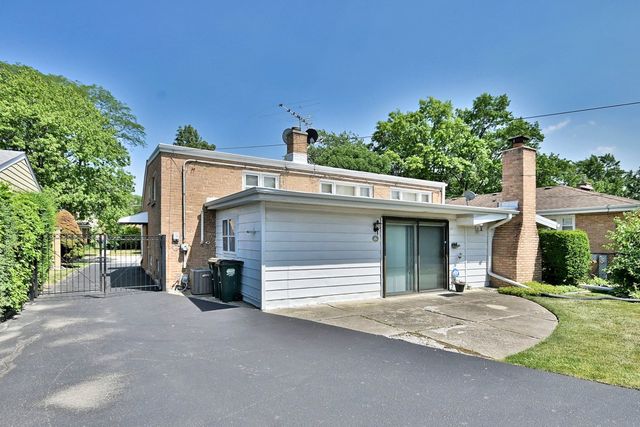 8532 N Olcott Avenue, Niles, IL 60714