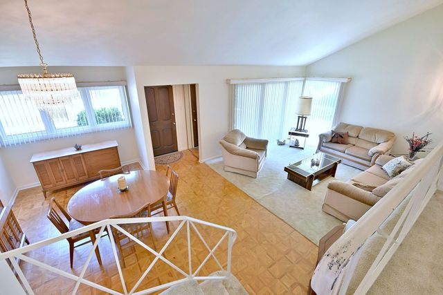 8532 N Olcott Avenue, Niles, IL 60714