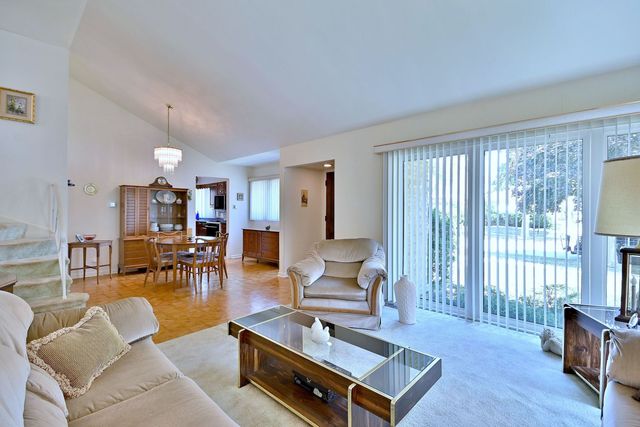 8532 N Olcott Avenue, Niles, IL 60714