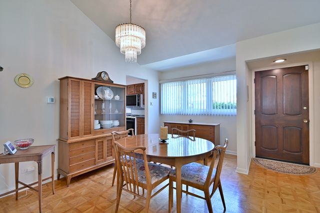 8532 N Olcott Avenue, Niles, IL 60714