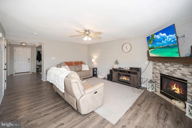 33 SUMMERFIELD LN, Fredericksburg, VA 22405