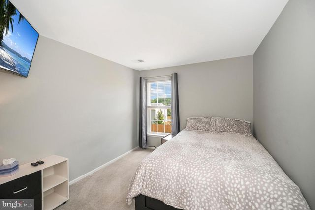 33 SUMMERFIELD LN, Fredericksburg, VA 22405