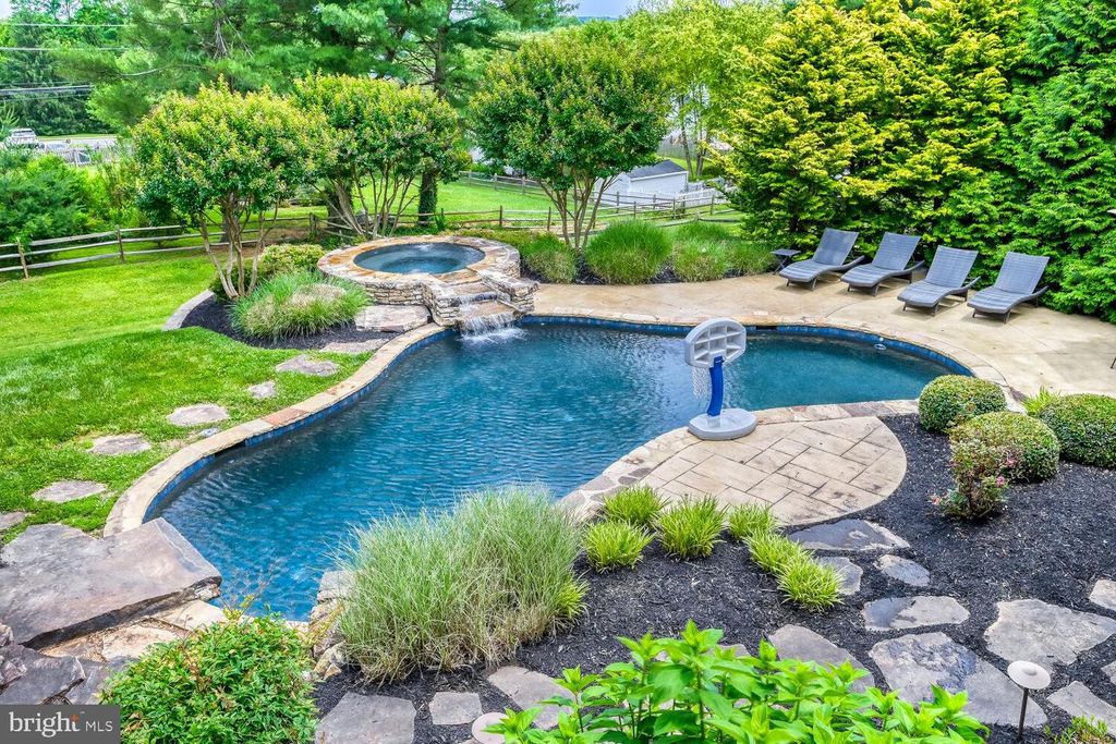 Image 40 of property listing at 2074 HAMMOND AVE, Marriottsville, MD 21104