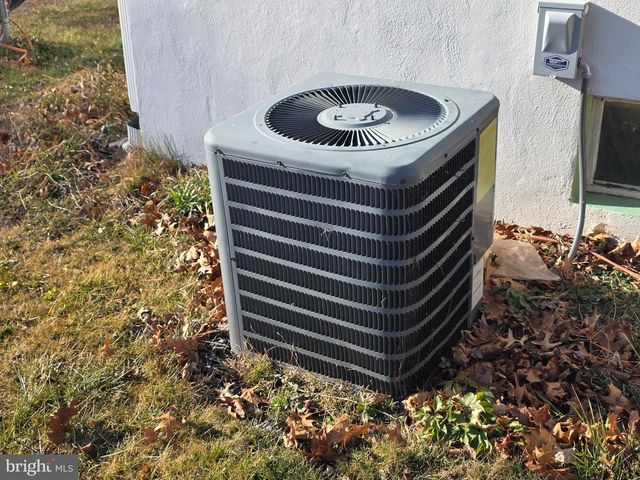 44 SPRINGVALE RD, Red Lion, PA 17356