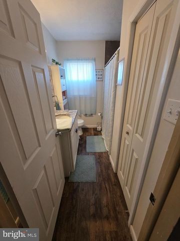 44 SPRINGVALE RD, Red Lion, PA 17356