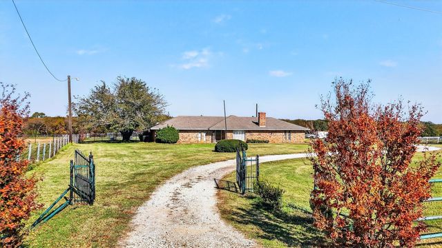 1937 Spring Hill Road, Aubrey, TX 76227