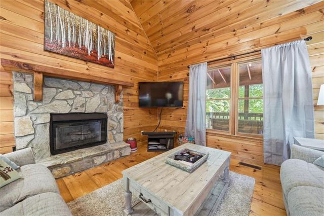 105 Blackberry Falls Court, Ellijay, GA 30536