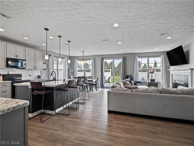 157 Kensington Way, Elyria, OH 44035