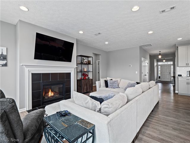 157 Kensington Way, Elyria, OH 44035