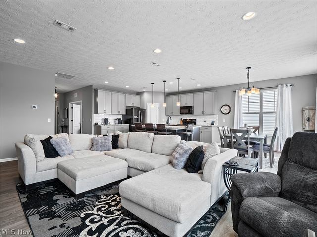 157 Kensington Way, Elyria, OH 44035