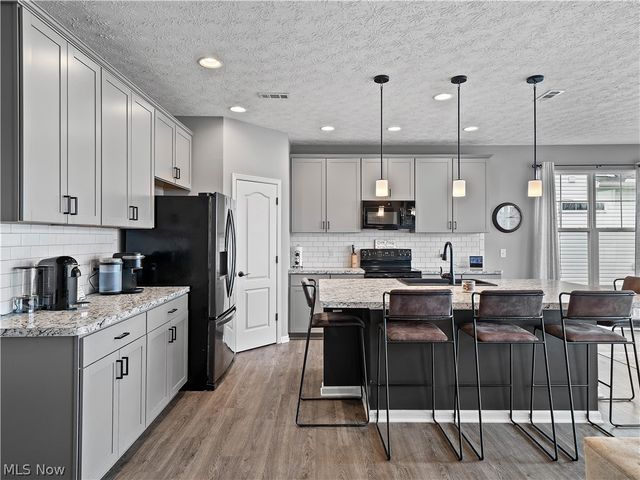 157 Kensington Way, Elyria, OH 44035