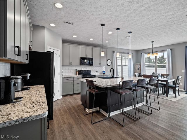 157 Kensington Way, Elyria, OH 44035