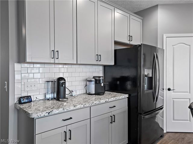 157 Kensington Way, Elyria, OH 44035