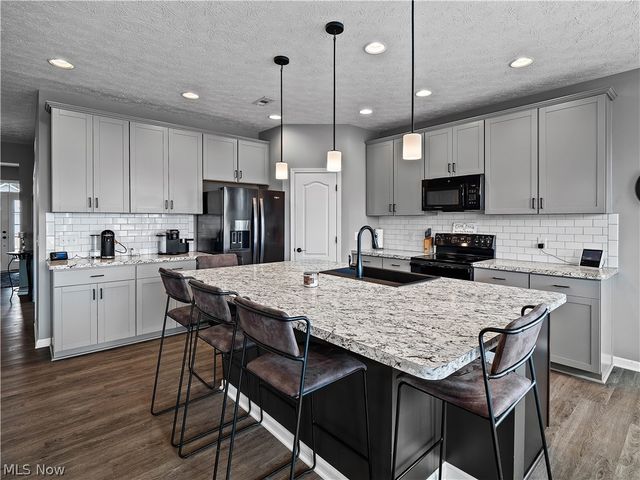 157 Kensington Way, Elyria, OH 44035