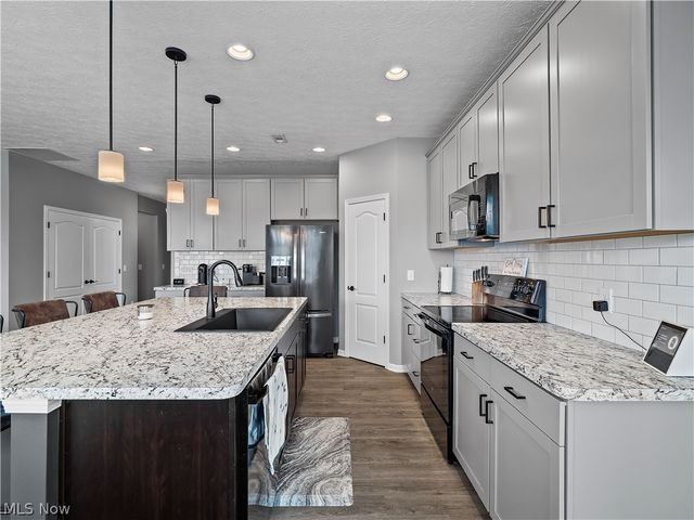 157 Kensington Way, Elyria, OH 44035