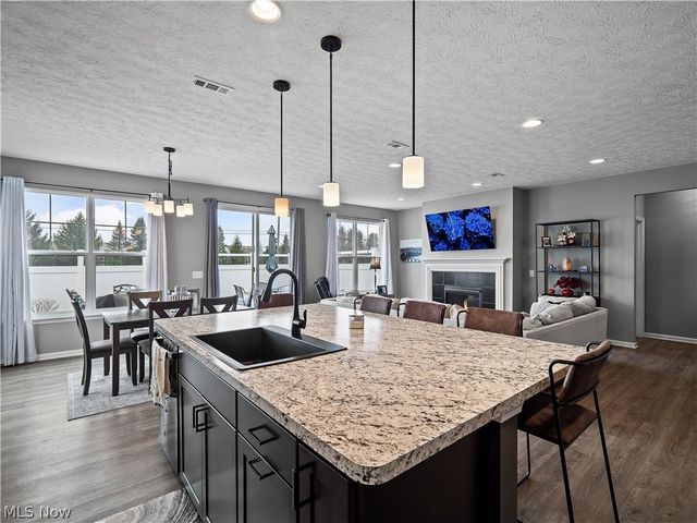 157 Kensington Way, Elyria, OH 44035