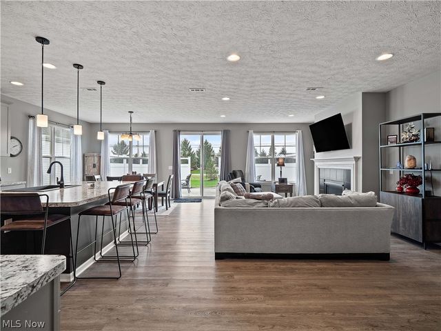 157 Kensington Way, Elyria, OH 44035