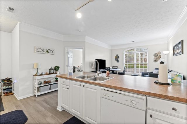 1901 N Lincoln Avenue 105, Urbana, IL 61801